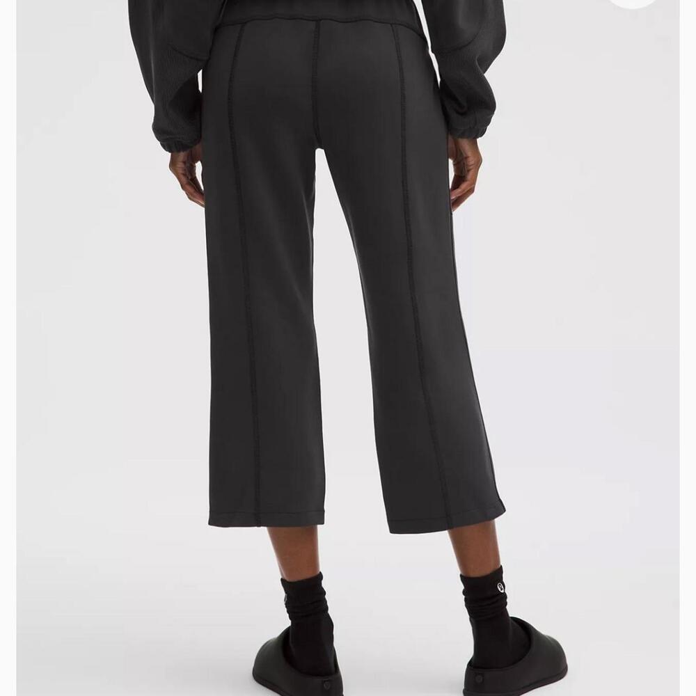 Lululemon Softstreme High-Rise Pant straight leg crop 24”